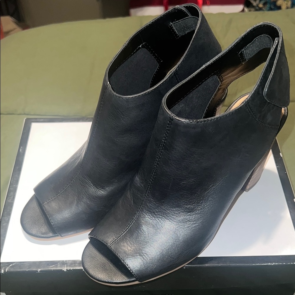 Nine West peep-toe shoes